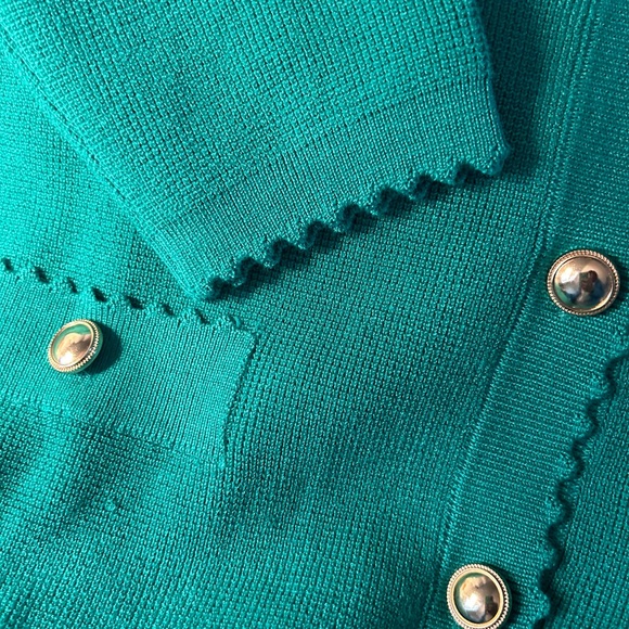Adrianna Papell Kelly Green cardigan w/ gold buttons and scalloped trim NEW!! - Picture 4 of 12